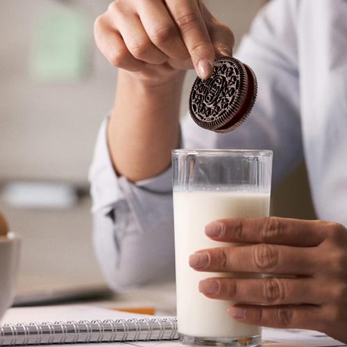 Oreo Dark Chocolate Crème Chocolate Sandwich Cookies, Family Size, 17 Oz