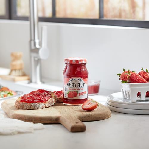 Smuckers Simply Fruit Strawberry Spreadable Fruit, 10 Ounces
