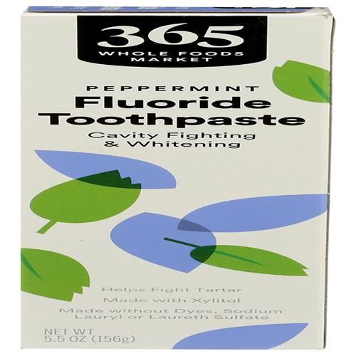 Whole Foods Market Fluoride Toothpaste, Cavity Fighting & Whitening, Peppermint Flavor, 5.5 Ounce