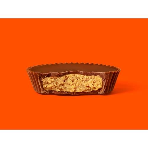 Reeses Milk Chocolate Snack Size Peanut Butter Cups, Candy Pantry Pack, 13.75 Oz (25 Pieces)