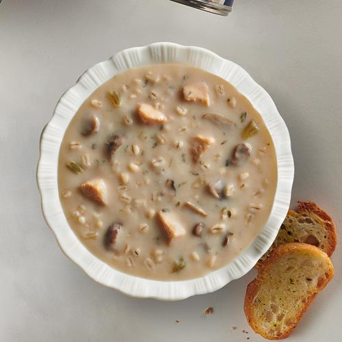 Progresso Traditional Creamy Chicken & Mushroom With Barley Soup, 18.5 Oz.