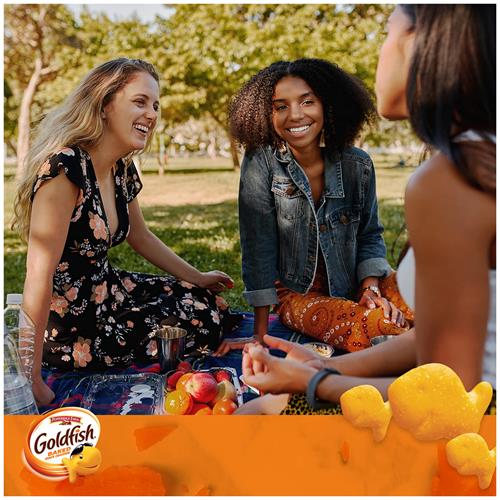 Goldfish Flavor Blasted Xtra Cheddar Cheese Crackers, Baked Snack Crackers, 0.9 Oz On-The-Go Snack Packs, 9 Count Tray