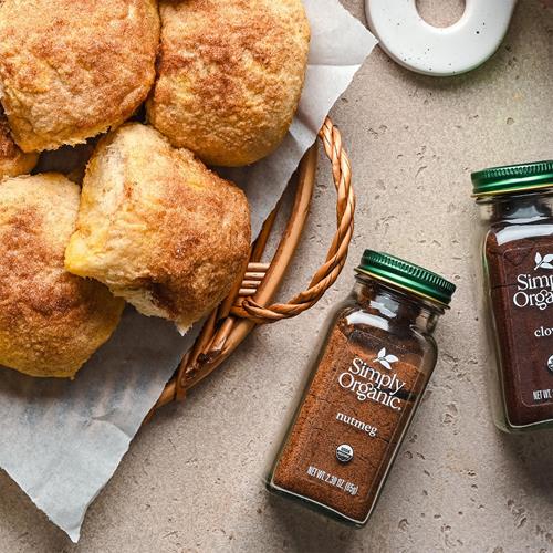 Simply Organic Pure Ground Nutmeg, 2.3 Ounce Jar,Aromatic, Subtly Spicy-Sweet Flavor, Organic, Kosher, No Gmo, No Eto
