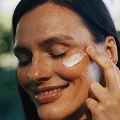 Weleda Face Care Plumping Night Cream, Plant Rich Moisturizer With Pomegranate And Maca Root Peptides