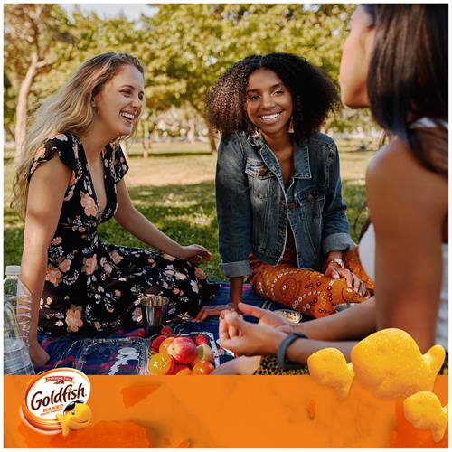 Goldfish Cheddar Cheese Crackers, Baked Snack Crackers, 1 Oz On-The-Go Snack Packs, 9 Count Tray