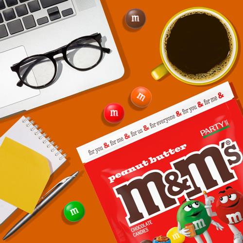 M&Ms Peanut Butter Easter Chocolate Candy, Milk Chocolate, Party Size, Candy Bulk For Easter Baskets, Holiday Gifts, Party Favors & More, 34 Oz Bag