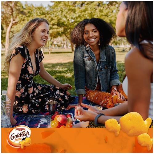 Goldfish Cheddar Cheese Crackers, Baked Snack Crackers, 1 Oz On-The-Go Snack Packs, 20 Count Box