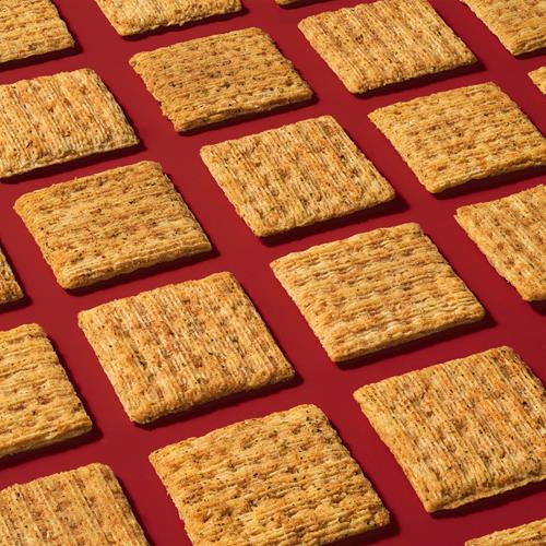 Triscuit Fire Roasted Tomato & Olive Oil Whole Grain Wheat Crackers, Lunch Snacks, Snack Crackers, 8.5 Oz